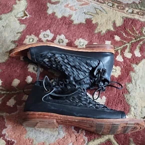 John Fluevog River Acre Black Leather Sandals 11 - Picture 9 of 13